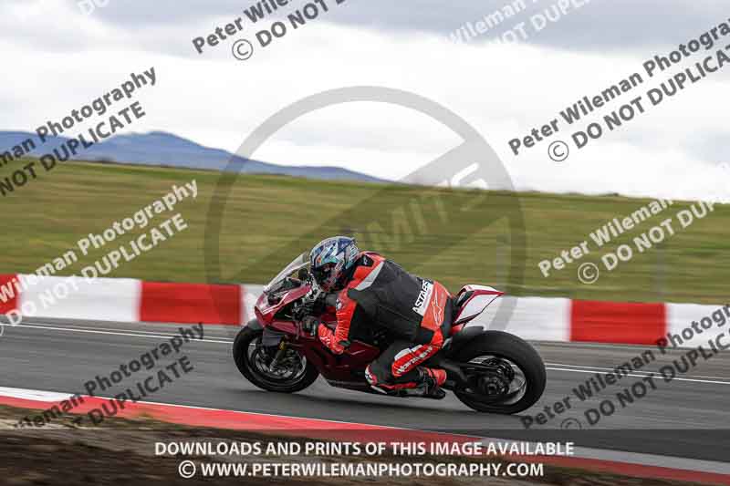 cadwell no limits trackday;cadwell park;cadwell park photographs;cadwell trackday photographs;enduro digital images;event digital images;eventdigitalimages;navarra;no limits trackdays;peter wileman photography;racing digital images;trackday digital images;trackday photos